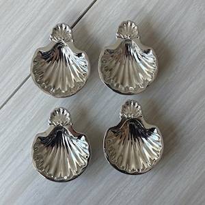 Set of 4 mini seashell-shaped bowls in lightweight metal – Trinket trays for jewelry – Decorative bowls – Seaside decor