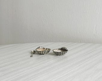 Juego de 2 cuencos ligeros de metal con forma de concha con cuchara, estilo elegante y chic para vajillas refinadas, saleros y pimenteros.