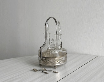 Sold at Auction: HUILIER – VINAIGRIER EN ARGENT ET CRISTAL