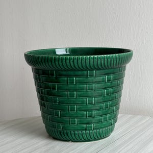Vintage green ceramic plant pot, woven flower pot, retro plant decoration, glazed earthenware object for indoor use