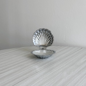 Metal butter dish with lid, caviar pot, shell design, shiny metal, chrome metal tableware