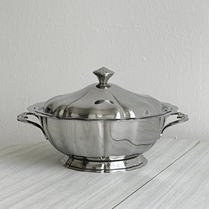 Piatto da portata in acciaio inox con coperchio, design classico, stoviglie eleganti, stoviglie vintage senza tempo, set da cocktail