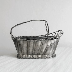 Woven metal wine basket, elegant bottle holder, table accessory, retro decoration, table art, gift for wine lover