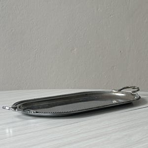 Klein antiek verzilverd metalen dienblad – Ovaal dienblad met decoratieve handvatten – Vintage serveerschaal – Frans servies