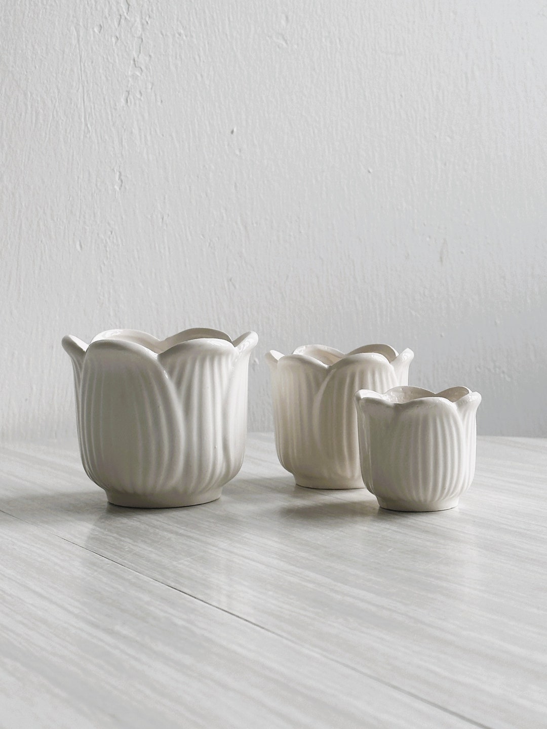 Set of 3 White Ceramic Planters Elegant Tulip Design Decoration for ...
