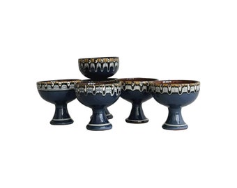 6 coupelles colorées poterie Troyan, Ardennes, pour une déco authentique et rustique dans votre cuisine ou table à manger, style artisanal.