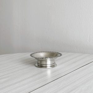 Antique silver-plated coquillor butter dish, small decorative round butter dish, vintage table accessory for brunch or kitchen decoration