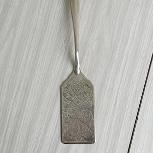 Silver-plated metal cake server with engraved decoration, serving spatula, dessert table, antique item, gift idea