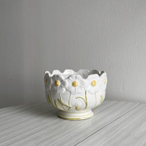 Antique slip flowerpot, floral decoration, vintage decorative object, indoor or outdoor flowerpot, unique and colorful decorative element