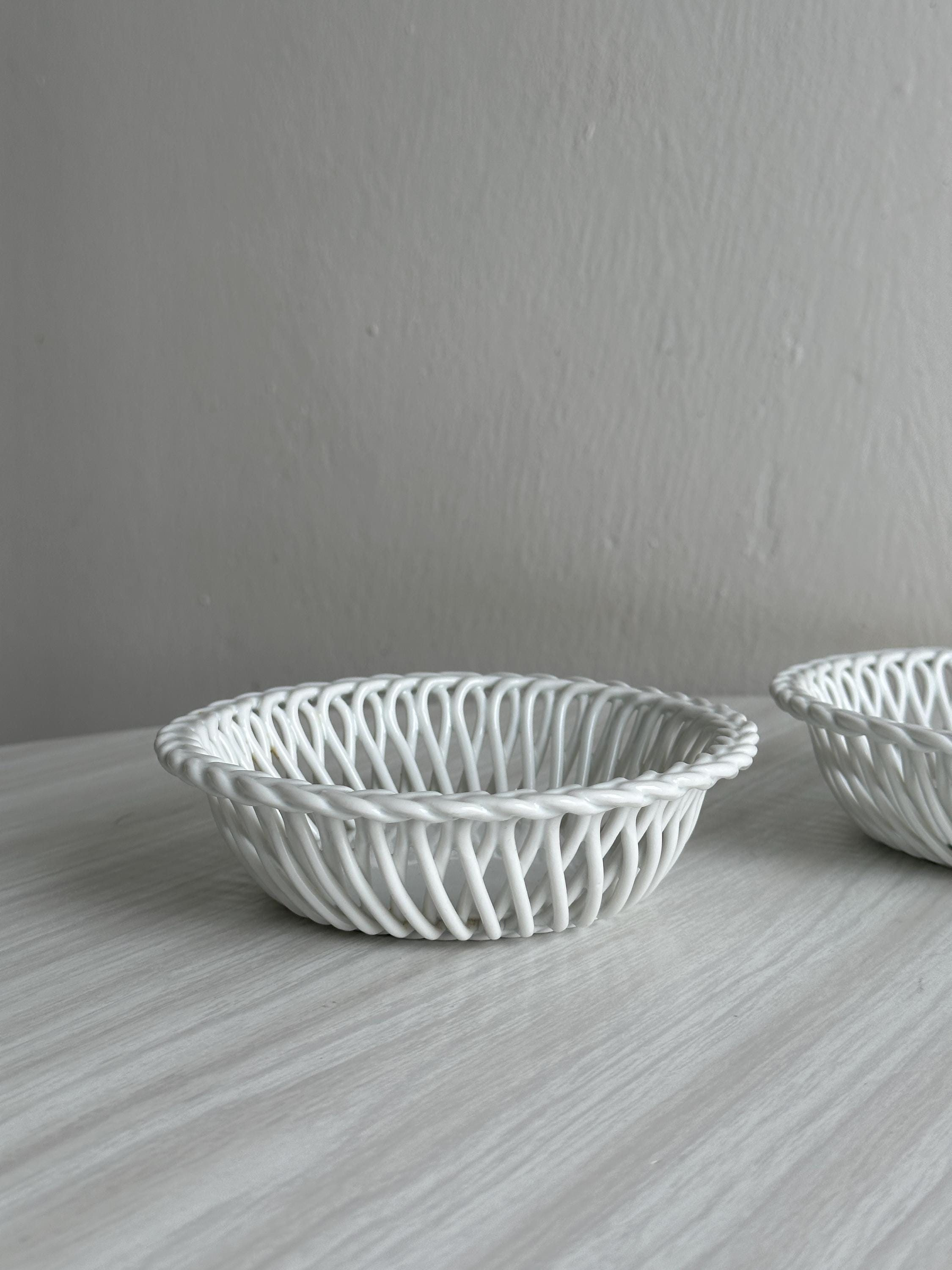 Lot 6 Coupelles Anciennes En Porcelaine - Ajourées - Dessert / Mignardises