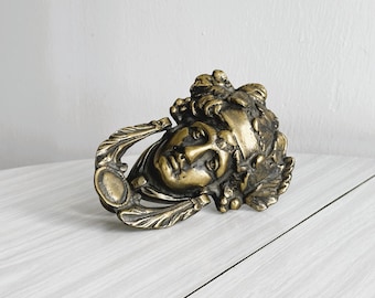 Dessous de plat ancien en fonte émaillée couleur bleu pastel