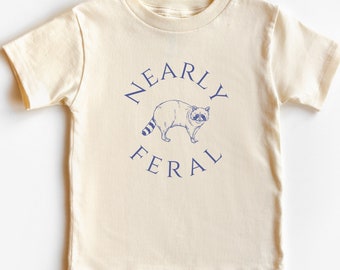 ほぼ野生的なTシャツ、面白い幼児用シャツ、子供用のモダンなグラフィックTシャツ、かわいいヴィンテージTシャツ、アライグマのシャツ、皮肉な子供用シャツ