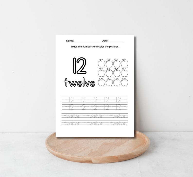 以下が含まれることがあります： 数字の12と「twelve」という単語をなぞるための白黒の印刷可能なワークシート。ワークシートには、12個のリンゴを色塗りするためのセクションも含まれています。