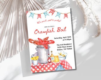 Puede incluir: Un mantel a cuadros rojos y blancos con una olla de cangrejos de río, una botella de salsa picante, una botella de cerveza y un vaso de cerveza. El texto de la invitación dice "let's pinch, peel & party!" "JOIN US FOR A Crawfish Boil" "Saturday, April 12th at 3:30pm" "The Ard Residence 1234 Main Street Dallas, TX 75062"