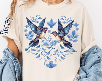 Chemise Colibri, Couleurs Confort, Imprimé Toile de Jouy, Coeur Fleur et Oiseau, Amoureux des Colibri, Oiseaux sur Bleu Delft