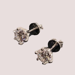 Aretes de moissanita con diamantes