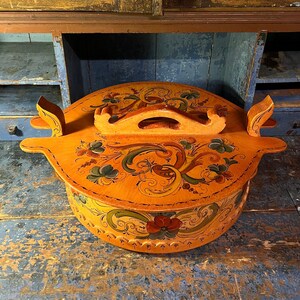 XL 1980s artist signed Norwegian tine box with rosemaling, RUSTIC kitchen storage box, Rare collectible folk art, country/ farmhouse style