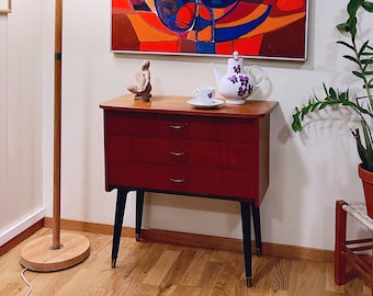 Mesita de noche/mesa auxiliar/cómoda de teca de los años 60, diseño retro escandinavo/noruego/danés