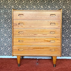 1960-tals byrå i furu, nattduksbord, skandinavisk/dansk design, nordisk heminredning