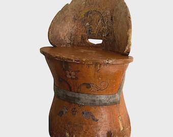 Kubbestol de pino rústico de 1700, silla de tocón primitiva, Telemark Rosemaling, Noruega