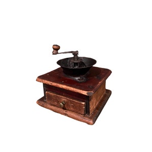 17/1800s RUSTIC antique coffee grinder from Norway, Norwegian/Scandinavian folk art bent wood / pinewood and iron, primitive antique