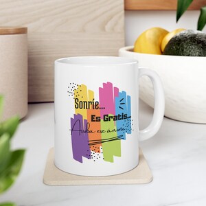 Lächeln, es ist kostenlos Heben Sie Ihre Stimmung Lustige Kaffeetasse Beste Geschenk für Geburtstage Mama Papa Tochter Familie und alle anderen Feiertage Keramiktasse