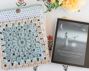 Multicolor Pastel Kindle Sleeve / Kindle Paperwhite / Kindle Oasis / Manga Sleeve / Crochet Sunburst Granny Square Sleeve / Fabric Lined