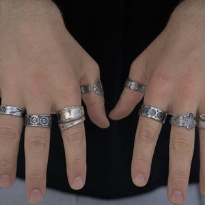 2 mysterieus verzilverde lepelringen | Uniseks | Zilverwerkringen| Verzilverde lepelring | Lepelsieraden | Unieke ringen