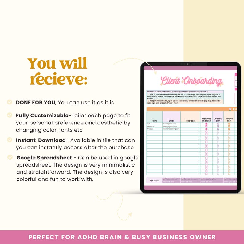 Op de afbeelding: Een digitale tablet toont een "Client Onboarding" spreadsheet sjabloon. Het scherm heeft een roze en wit ontwerp met kolommen voor klantinformatie. Tekst aan de linkerkant beschrijft de functies van de sjabloon, inclusief aanpassing en direct downloaden.