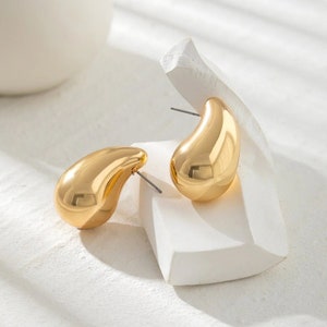 Teardrop  14k Gold Plated Earrings - Tear Shaped Earrings - Kylie Jenner Earrings Dome - Lightweight Waterdrop Gold Filled Earrings for Her.