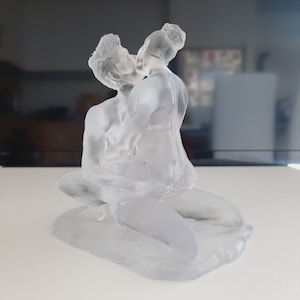 The Statue of Lovers - Stunning 3D Printed Figures Made of Resin