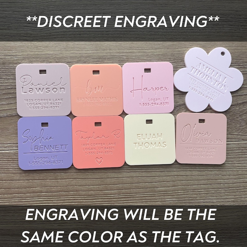 Puede incluir: Una colecci&oacute;n de etiquetas personalizadas en varios colores pastel, incluyendo rosa, lavanda y melocot&oacute;n. Cada etiqueta presenta nombres e informaci&oacute;n de contacto grabados. Tambi&eacute;n se ve el texto "DISCREET ENGRAVING" y "ENGRAVING WILL BE THE SAME COLOR AS THE TAG".
