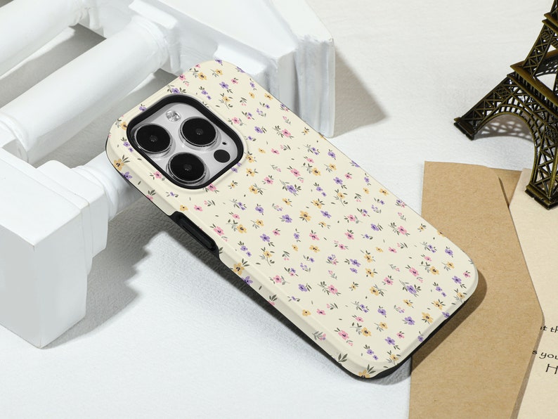 Beige Tricolor Flowers iPhone Case Silicone Case Hard Shell Case, For iPhone 15 13 13 Pro Max 12 Pro Max 11 XR Xs X Phone Case Bild 4