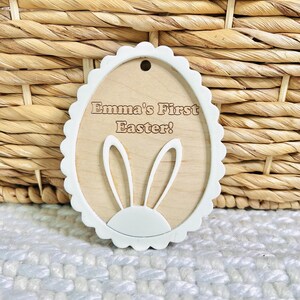 Souvenir de la première étape importante de Pâques | Étiquettes de Pâques | Décoration de chambre de bébé en bois | Étiquette panier fille | Étiquette panier bébé | Etiquettes de nom | Lapin en bois