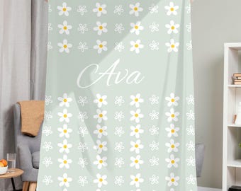 Daisy Blanket with Name, Personalized Flower Blanket, Custom Blanket for Daughter, Cute Baby Bedding for Girl,  Floral Gift Cozy Blanket
