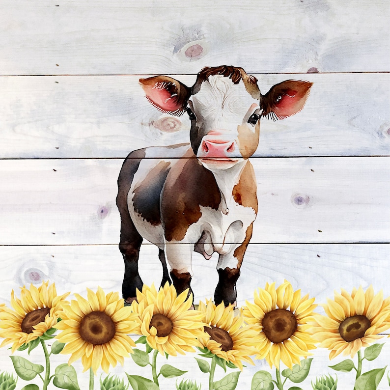 Puede incluir: Una pintura de acuarela de una vaca marr&oacute;n y blanca con pezu&ntilde;as negras de pie frente a un fondo de tablones de madera blanca. La vaca est&aacute; rodeada de girasoles amarillos.