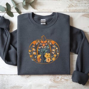 Fall Floral Pumpkin Sweatshirt, Cottagecore Fall T-Shirt, Pumpkin Thanksgiving Crewneck,Pumpkin Patch Shirt,Fall Leaves Sweater,Autumn shirt