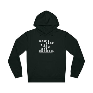 Op de afbeelding: Zwart hoodie met witte tekst die "DON'T STOP TILL YOU GET ENOUGH." luidt.