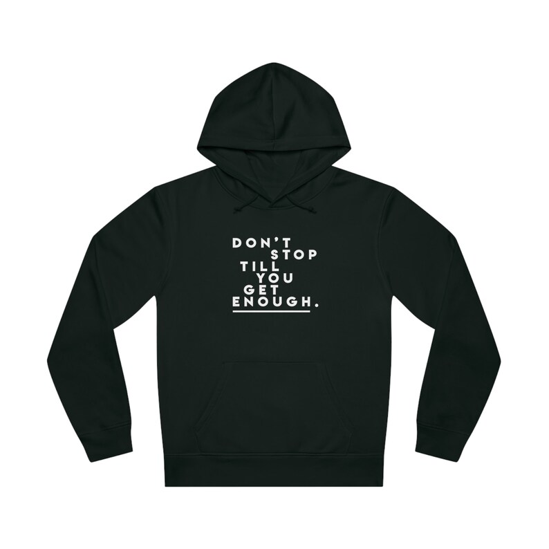 Op de afbeelding: Zwart hoodie met witte tekst die "DON'T STOP TILL YOU GET ENOUGH." luidt.