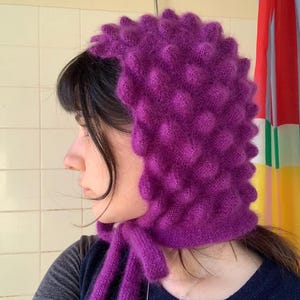 Stickmönster för Bunch O' Grapes Bonnet, Mohair Bonnet/Balaklava Hybrid, Spiky Textured Headpiece, Alternativt stickmönster PDF-nedladdning