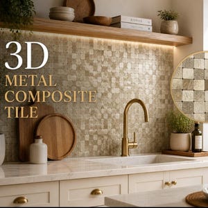Può includere: Un rivestimento per pareti in piastrelle di materiale composito metallico 3D con una griglia di piccole piastrelle quadrate dai toni metallici e finitura testurizzata. Il motivo a quadrati chiari e scuri crea un effetto tridimensionale.