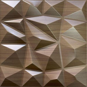 Puede incluir: Panel de madera cuadrado con un patrón repetitivo de formas triangulares y de diamante tridimensionales. El panel tiene una textura de veta de madera natural y un color marrón cálido con reflejos.