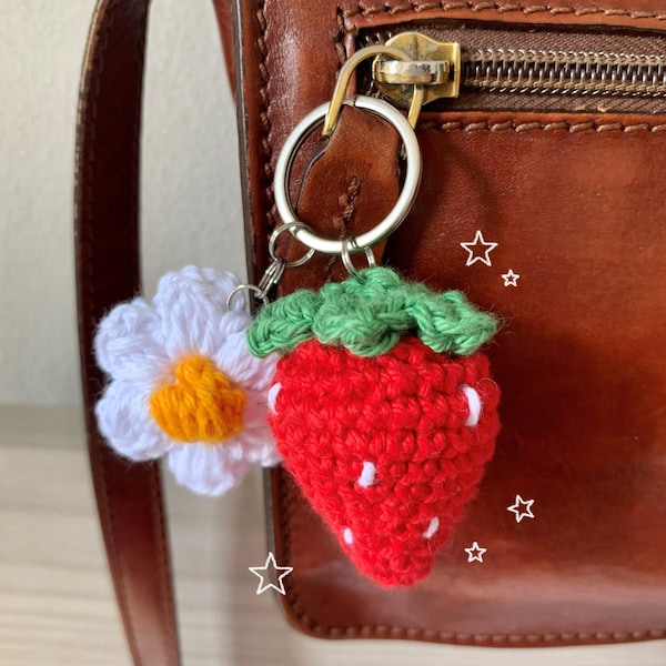 Erdbeere Schlüsselanhänger, gehäkelter Ästhetischer Schlüsselanhänger, Kawaii Taschenanhänger, Fee Kern Stil