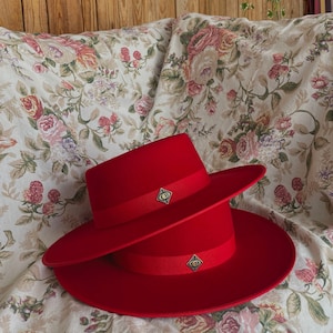 Vintage style hat