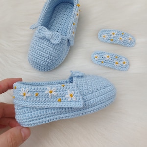 Crochet Baby Booties: Handmade Knit Shoes with Daisy Embroidery