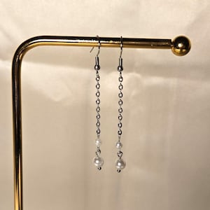 Teardrop Pearl earrings, Pearl Drop earrings, Dainty Dangle Pearl Earrings, Bridal Earrings, Bridesmaid earrings, Wedding earrings