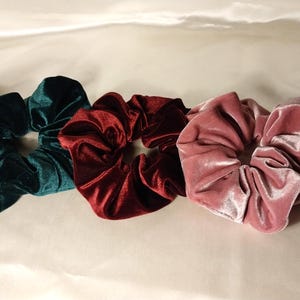 Velvet Scrunchie, Soft Velvet Scrunchie, Red & Green Christmas Scrunchies, Christmas Scrunchies, Cute Scrunchie, Christamas Gift