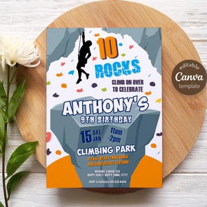 Peut inclure: Une invitation colorée pour une fête d'anniversaire de 9 ans dans un parc d'escalade. L'invitation représente un grimpeur de dessin animé sur un mur d'escalade avec le texte "10 Rocks Climb on Over to Celebrate Anthony's 9th Birthday" et "Sat 15 Jan 11am-2pm Climbing Park".