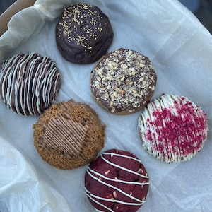 NYC Festive/Gourmet mixed cookie box, Chunky cookies, party, wedding, gift box, Eid, Gift for him, baby shower, Gift for her