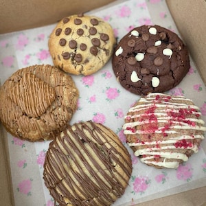 Colourful NYC Cookie Box, Nutella, Biscoff, Lotus, Chocolate Chip, Raspberry, Chunky Cookies, Stuffed Cookies